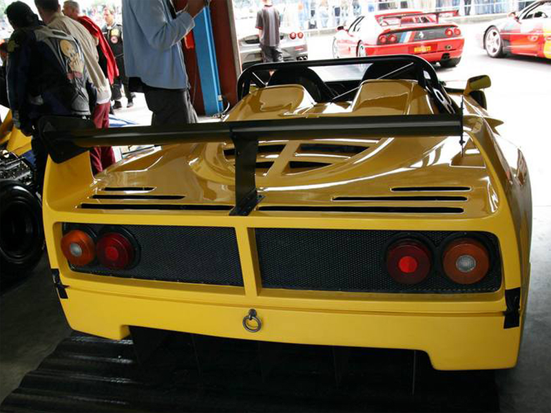 Illustration for article titled The Story Of The Ferrari F40 LM That Lost Its Top